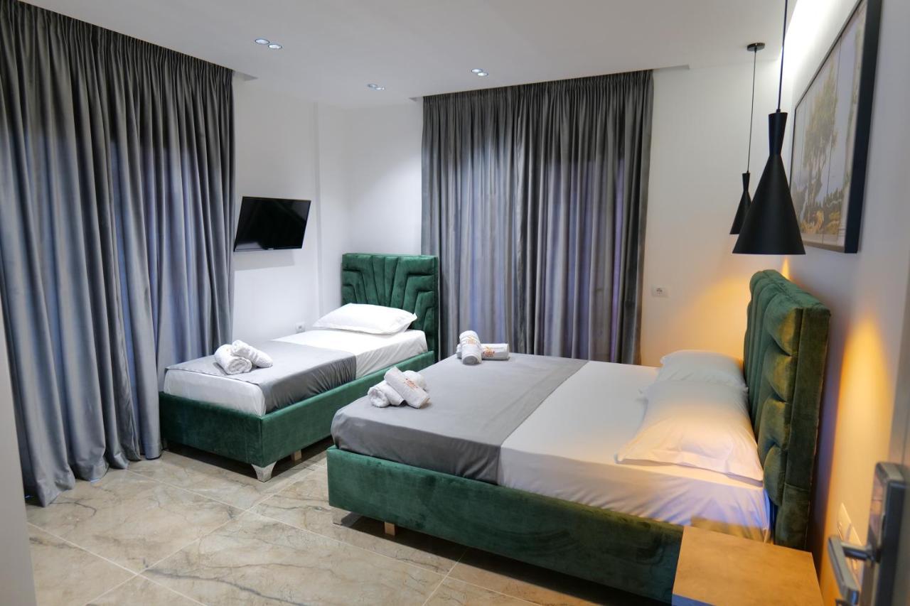 Hotel Eagle Εξαμίλιο Εξωτερικό φωτογραφία