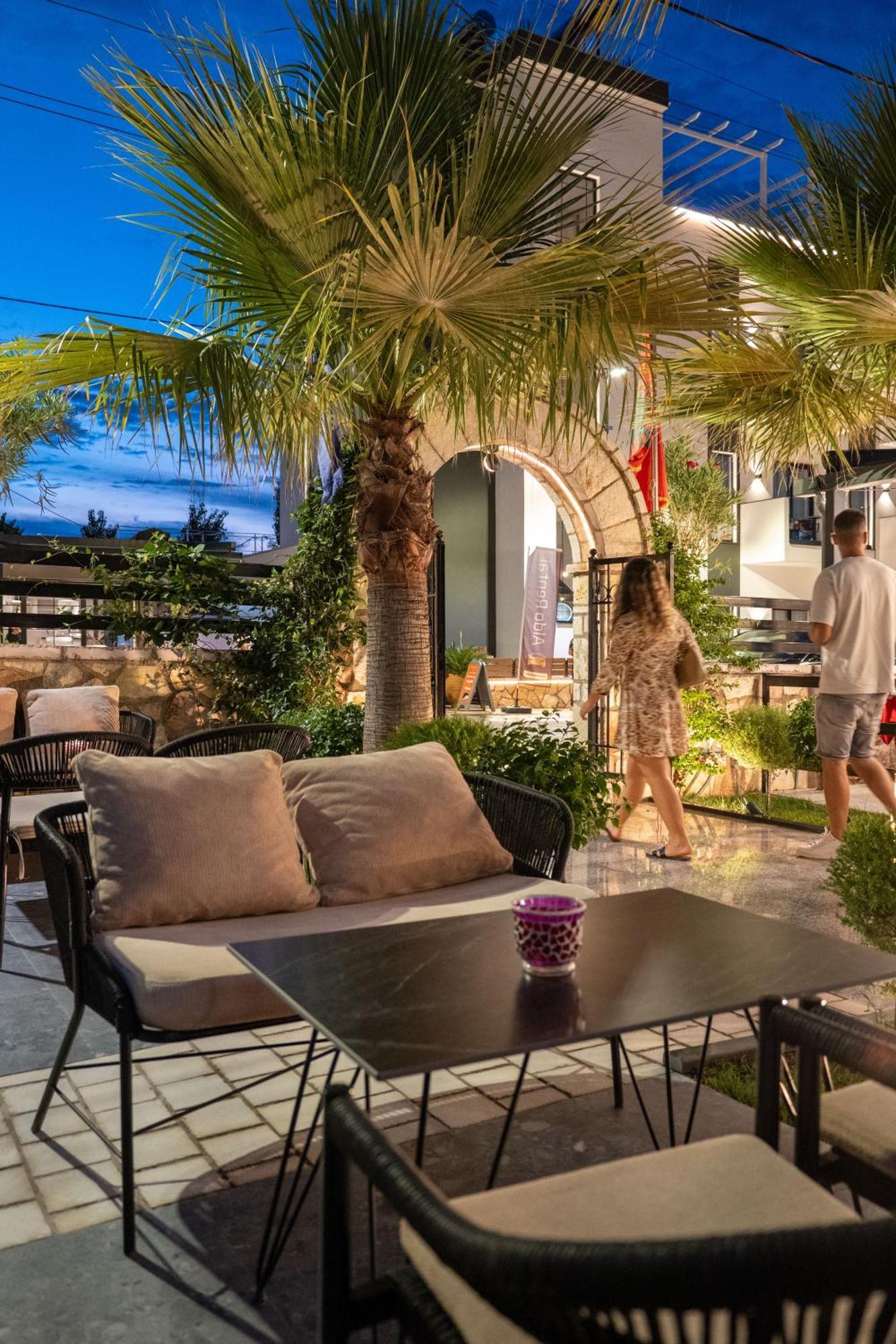 Hotel Eagle Εξαμίλιο Εξωτερικό φωτογραφία