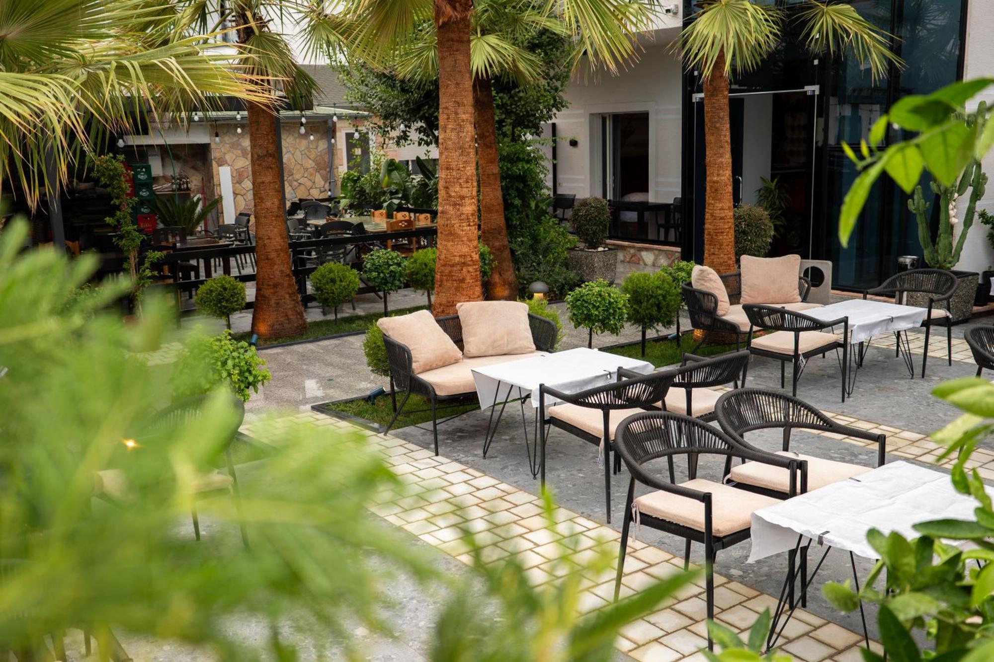 Hotel Eagle Εξαμίλιο Εξωτερικό φωτογραφία