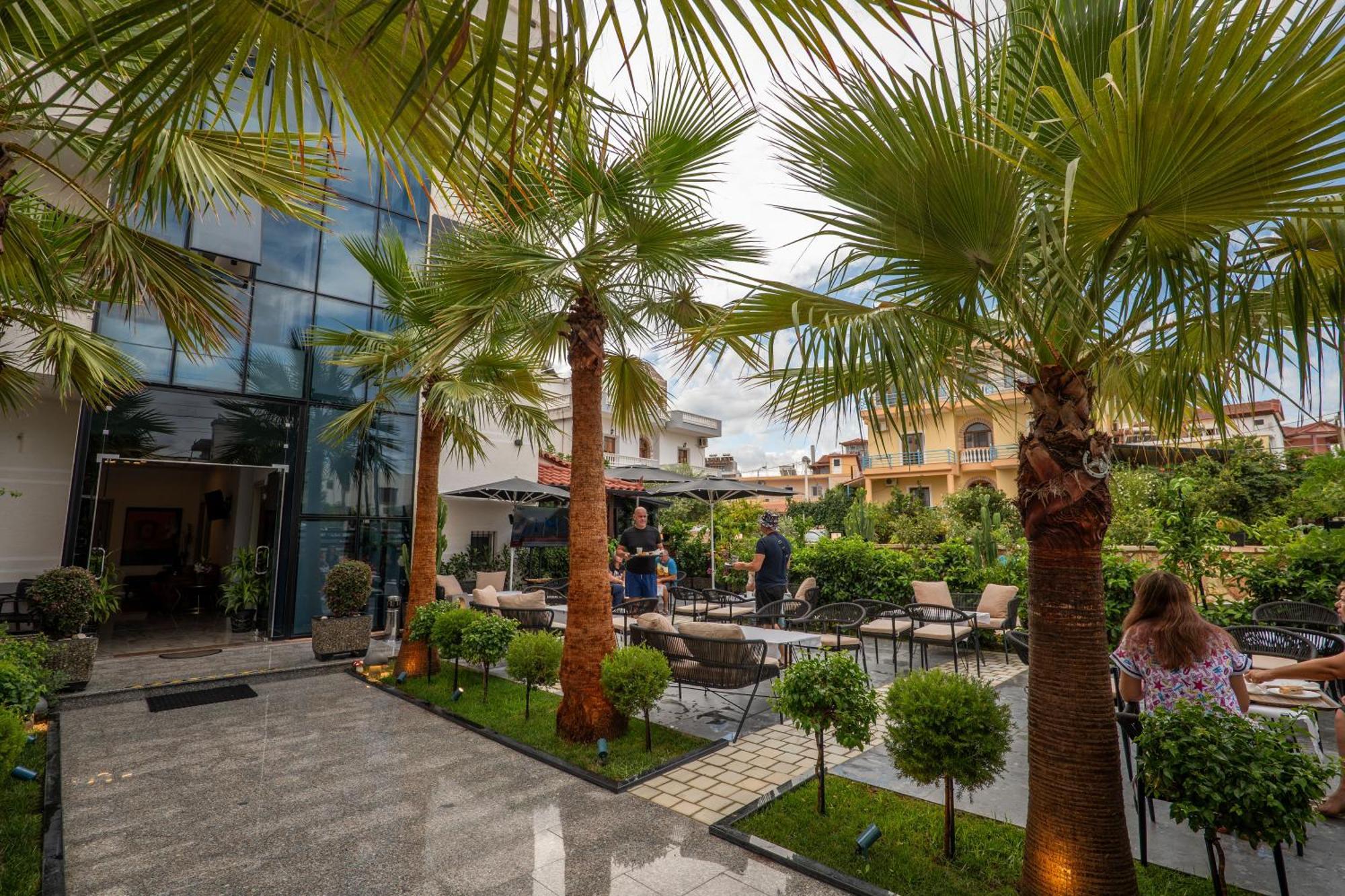 Hotel Eagle Εξαμίλιο Εξωτερικό φωτογραφία