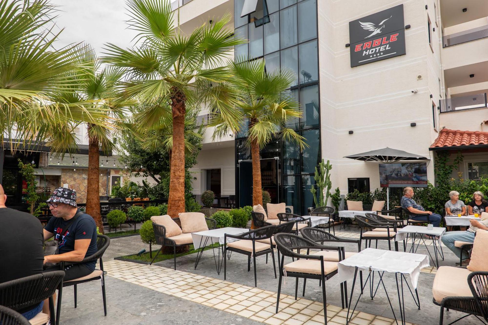 Hotel Eagle Εξαμίλιο Εξωτερικό φωτογραφία