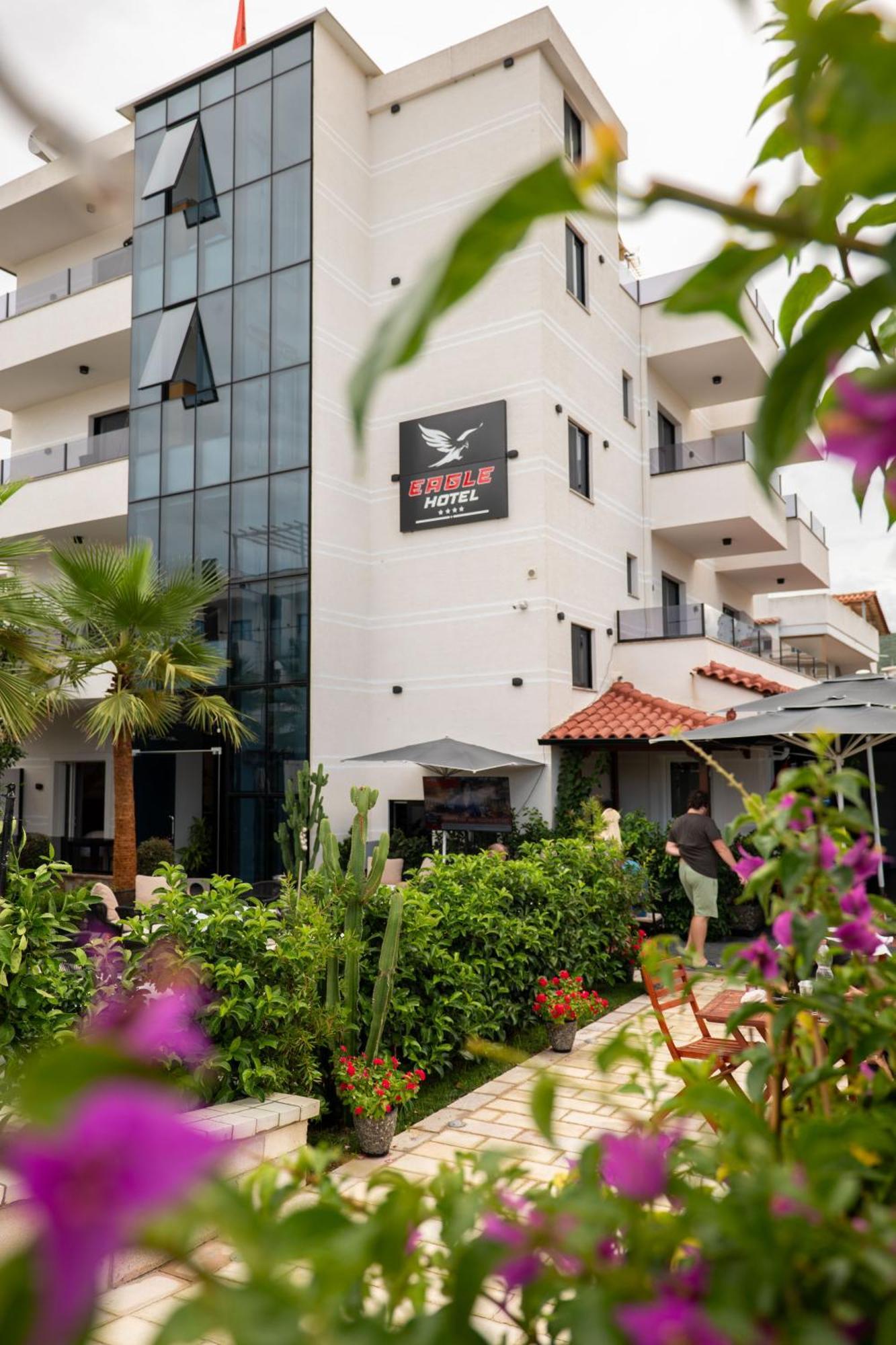Hotel Eagle Εξαμίλιο Εξωτερικό φωτογραφία