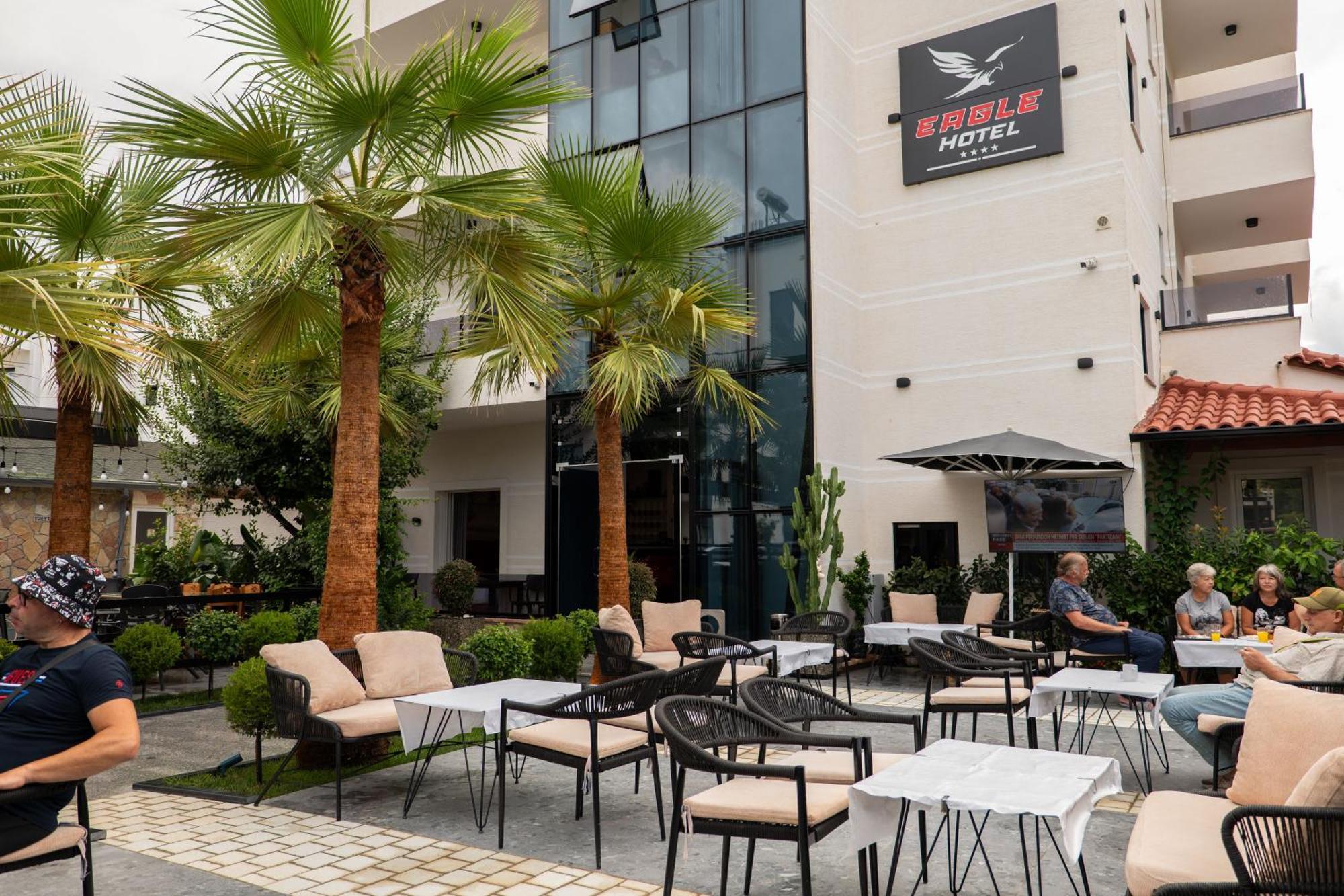 Hotel Eagle Εξαμίλιο Εξωτερικό φωτογραφία