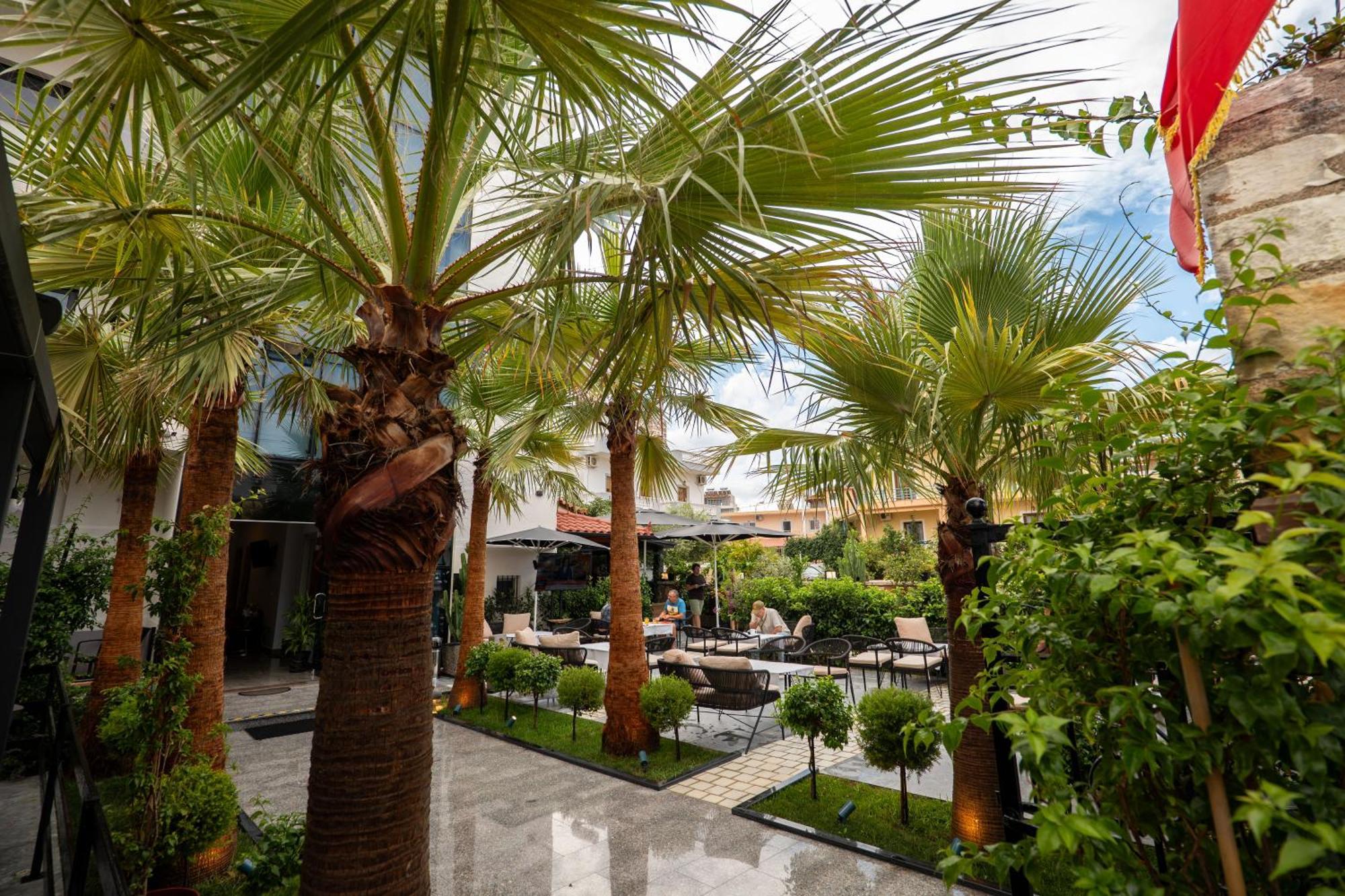 Hotel Eagle Εξαμίλιο Εξωτερικό φωτογραφία