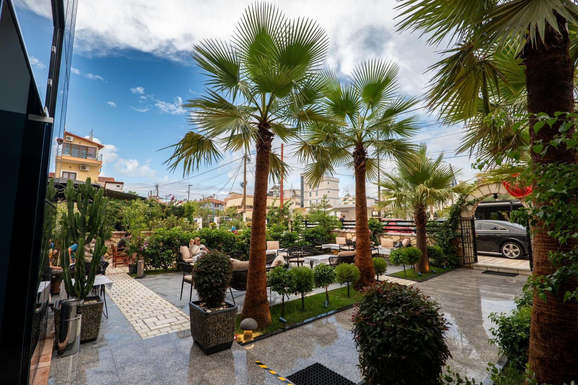 Hotel Eagle Εξαμίλιο Εξωτερικό φωτογραφία