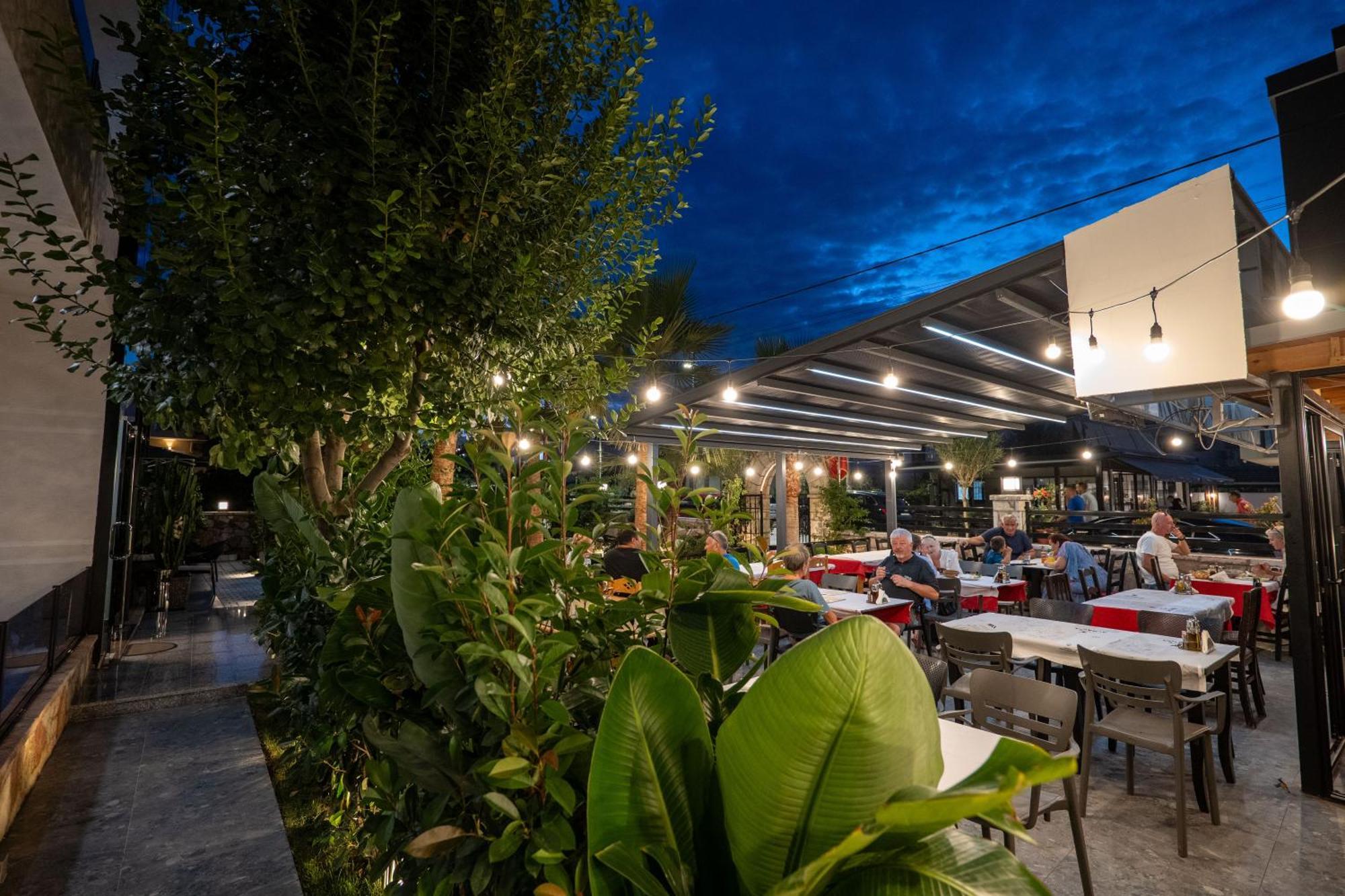 Hotel Eagle Εξαμίλιο Εξωτερικό φωτογραφία