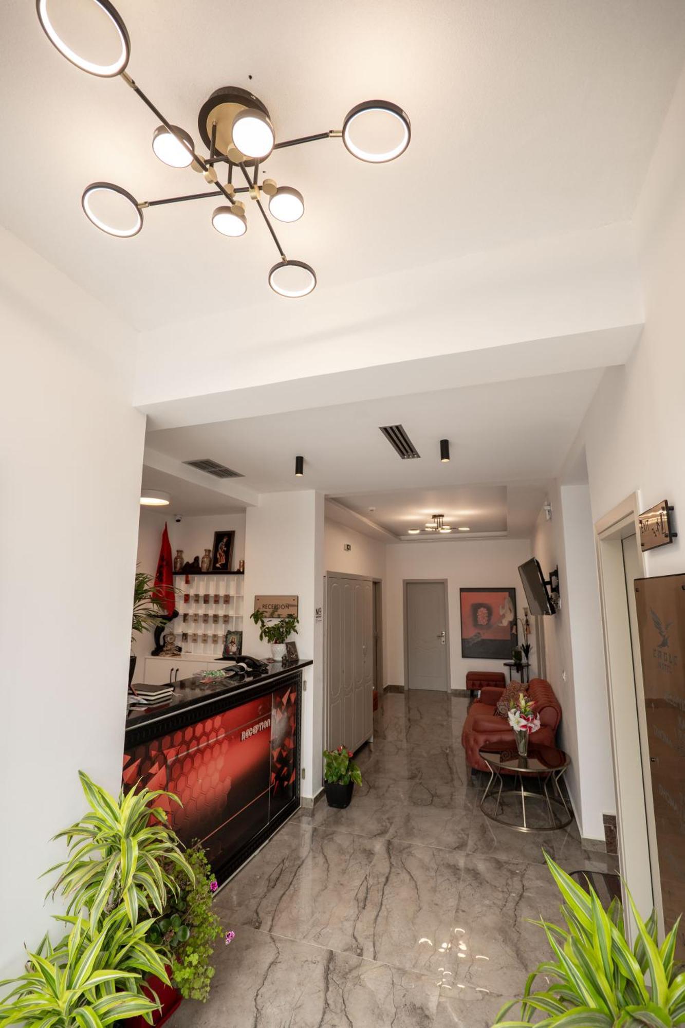 Hotel Eagle Εξαμίλιο Εξωτερικό φωτογραφία