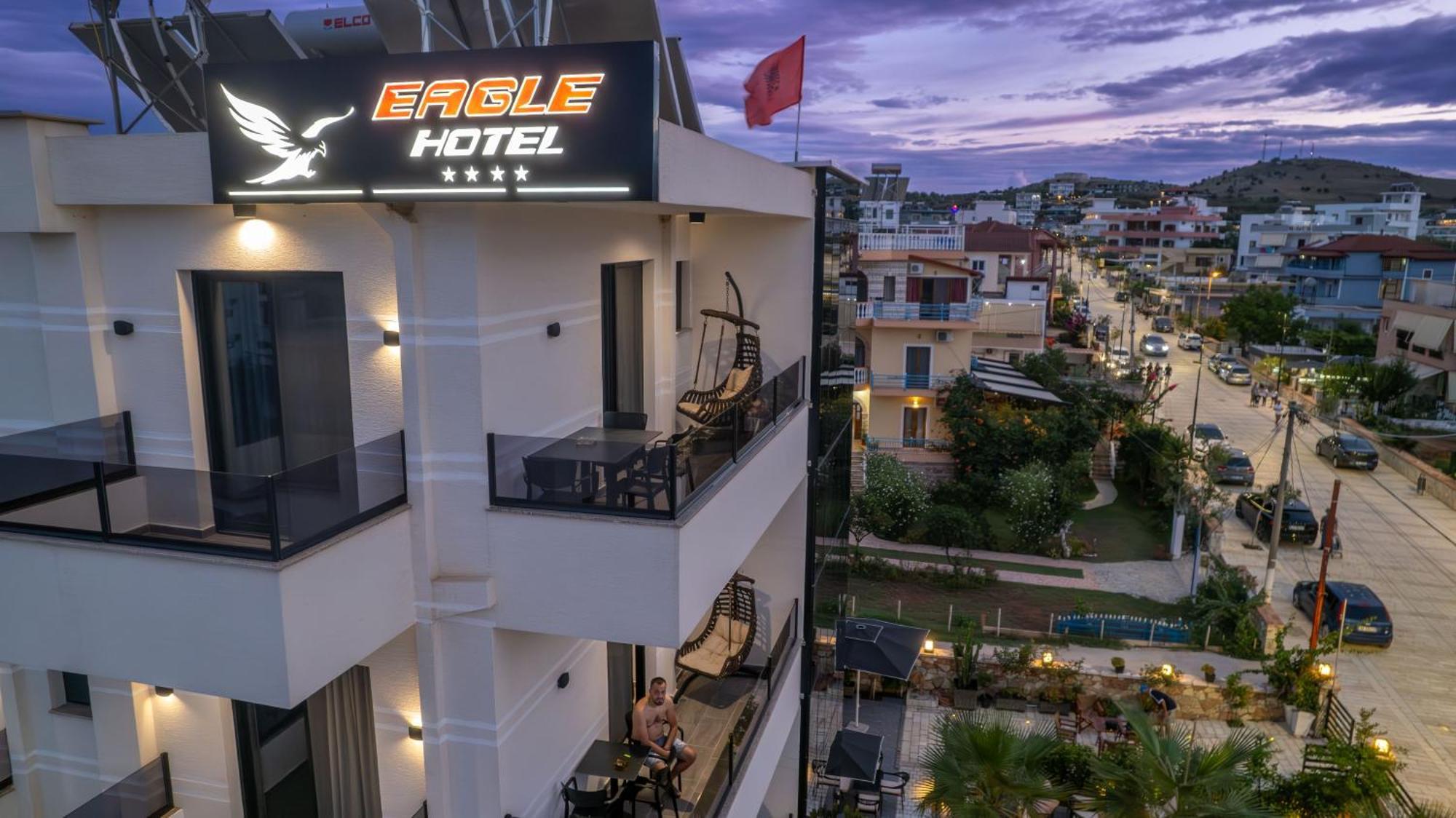 Hotel Eagle Εξαμίλιο Εξωτερικό φωτογραφία
