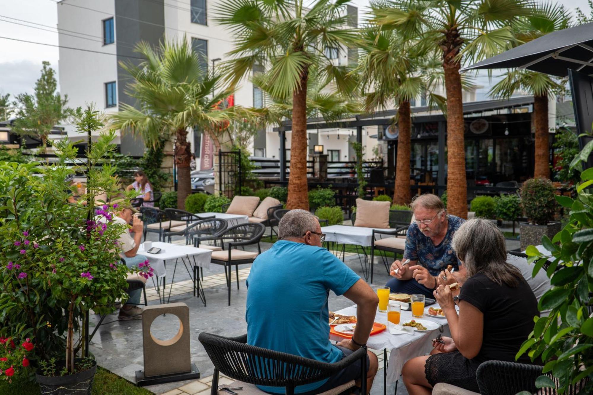Hotel Eagle Εξαμίλιο Εξωτερικό φωτογραφία