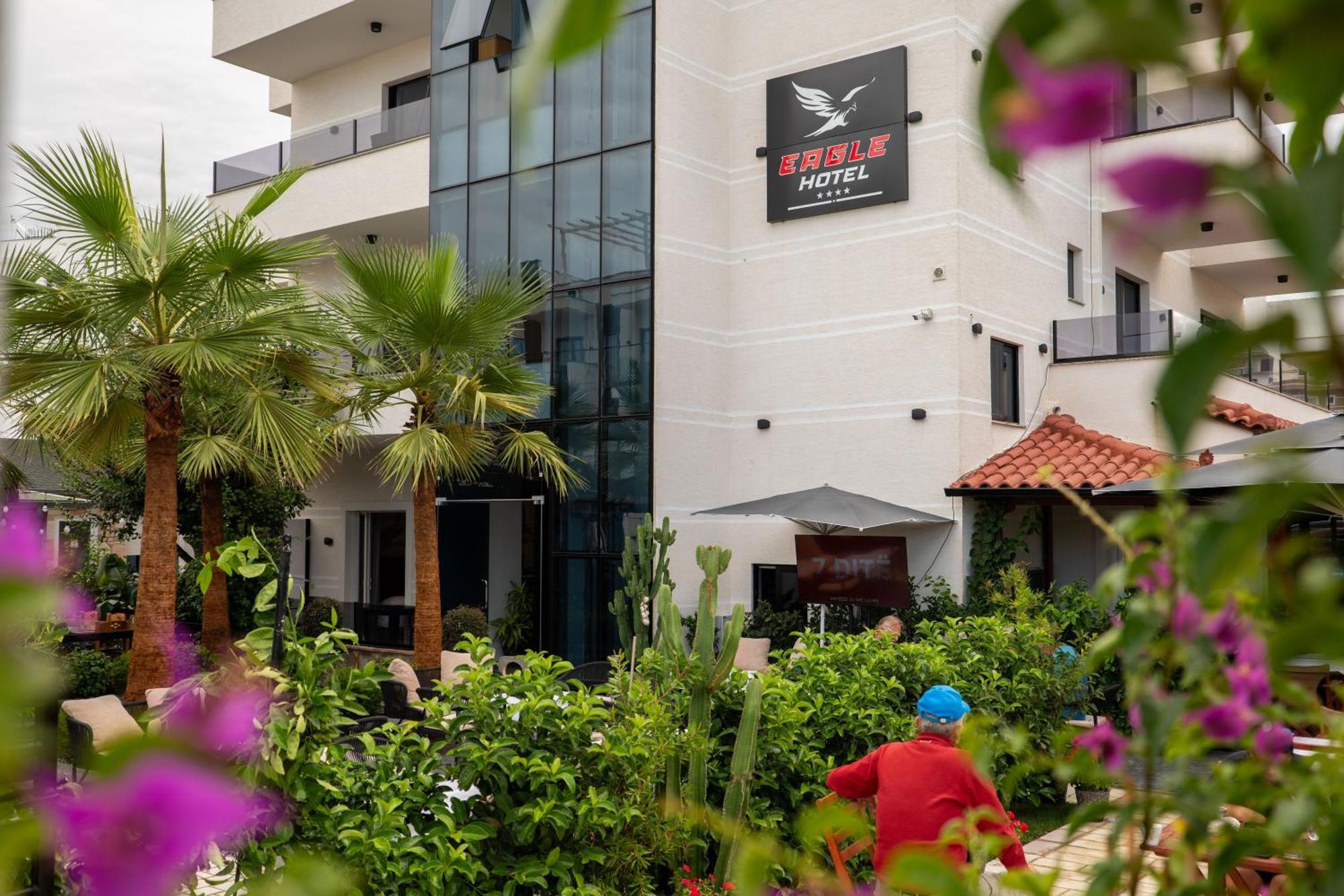 Hotel Eagle Εξαμίλιο Εξωτερικό φωτογραφία