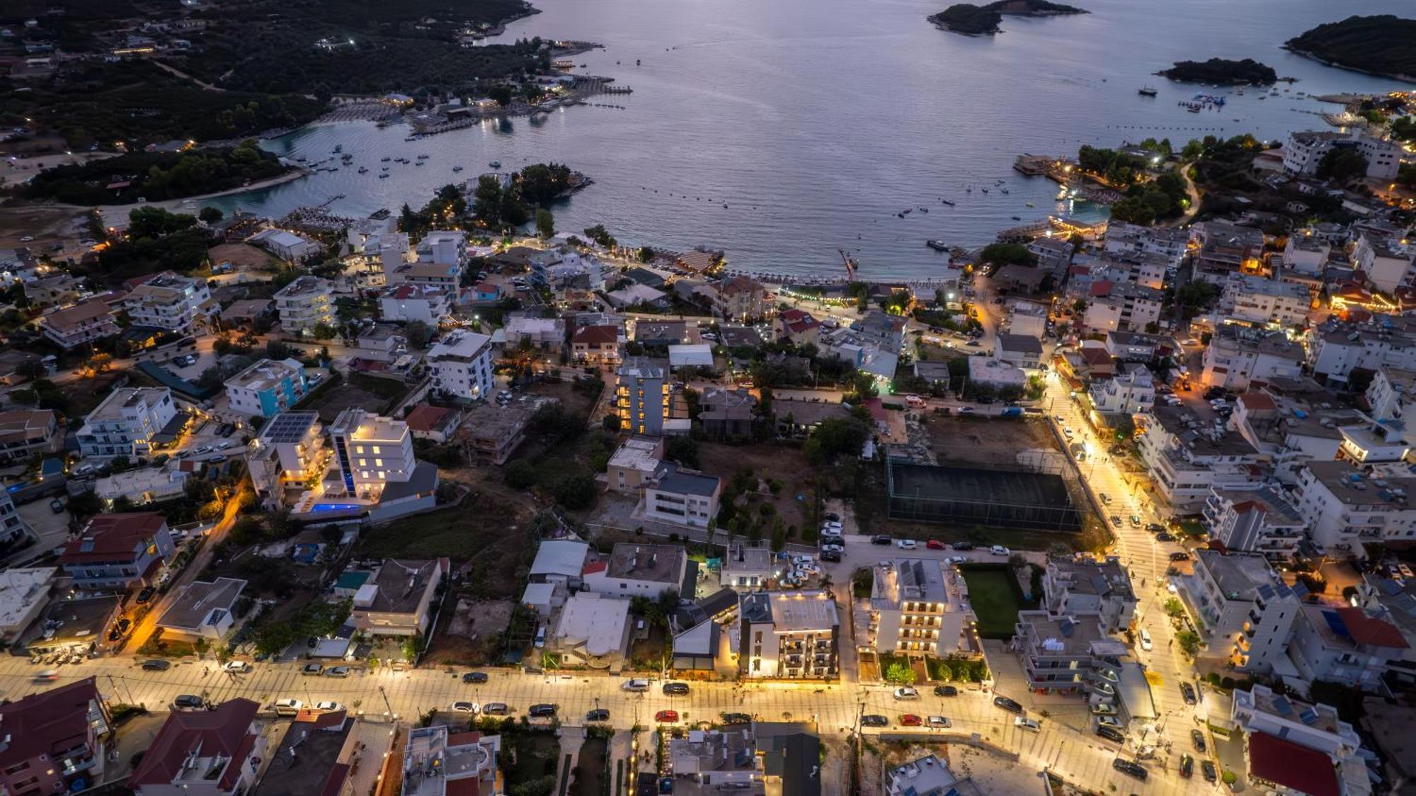 Hotel Eagle Εξαμίλιο Εξωτερικό φωτογραφία