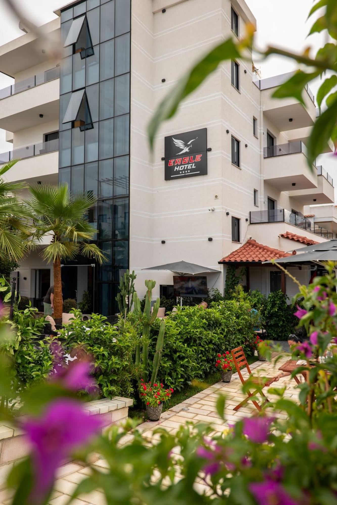 Hotel Eagle Εξαμίλιο Εξωτερικό φωτογραφία