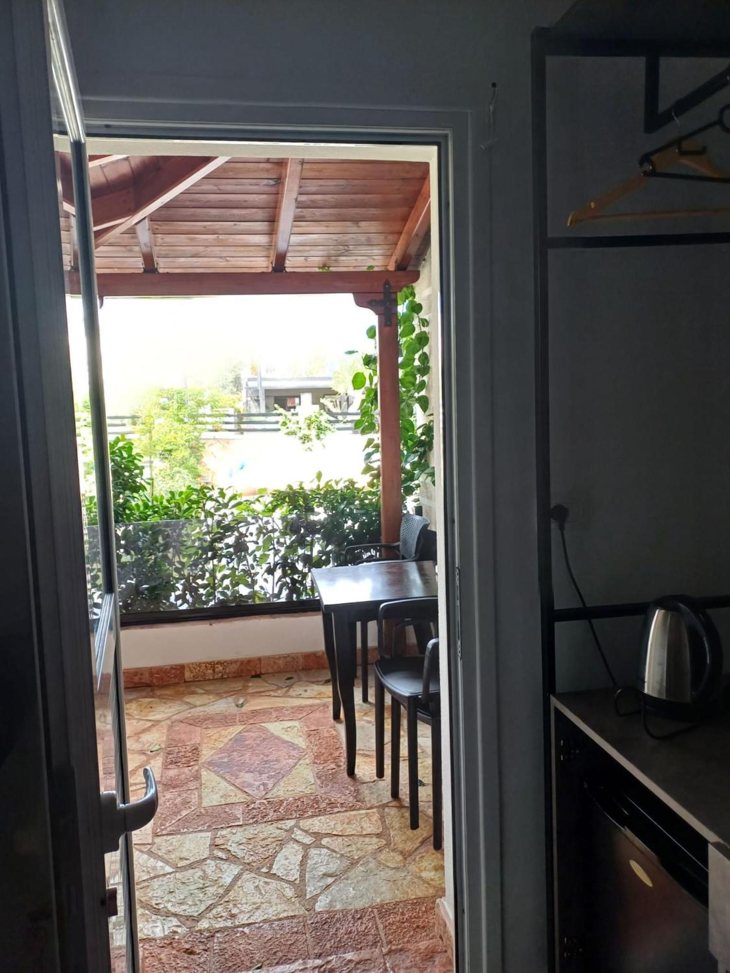 Hotel Eagle Εξαμίλιο Εξωτερικό φωτογραφία